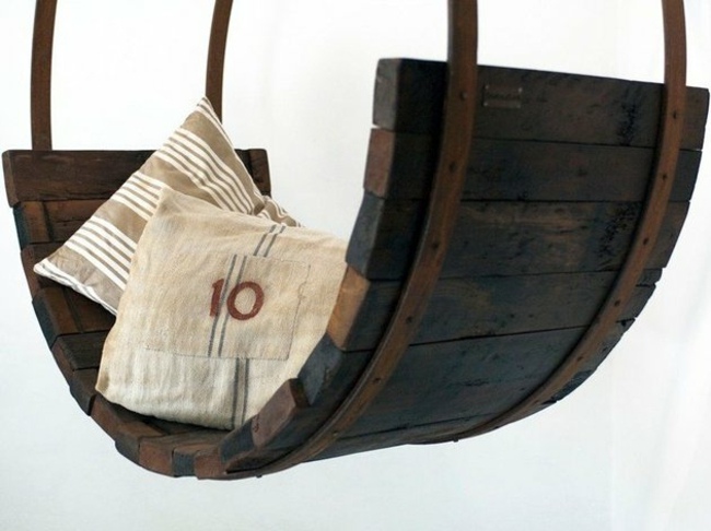 Nábytkové dekoračné vankúše nápady na výzdobu obývačky pivný sud