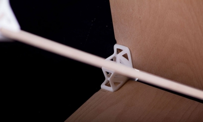 Preglejkové panely s pripojením 45 stupňov z 3D tlačiarne Zostavte si vlastnú 3D tlačiareň-preglejkové panelové pánty-upevnite-plastové príslušenstvo