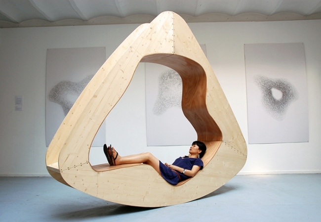 Nábytok na relaxáciu v mrakodrape drevený trojuholník juan -jüan