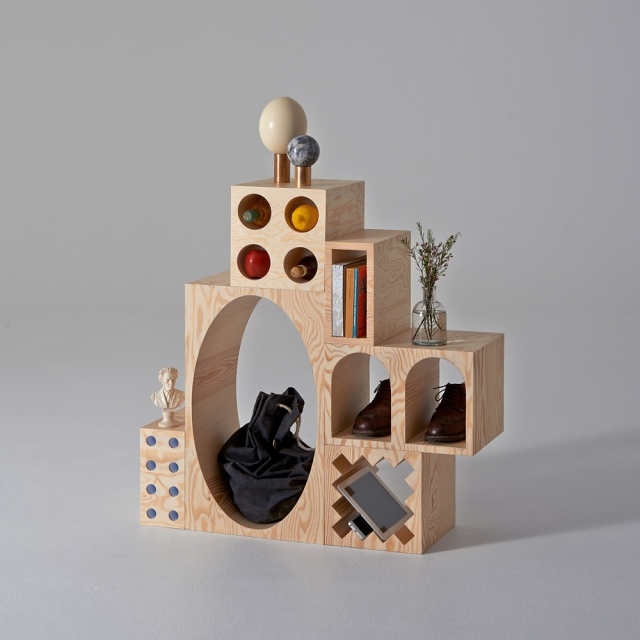 Moderná miestnosť nábytkového systému z borovicovej preglejky a borovicovej dyhy