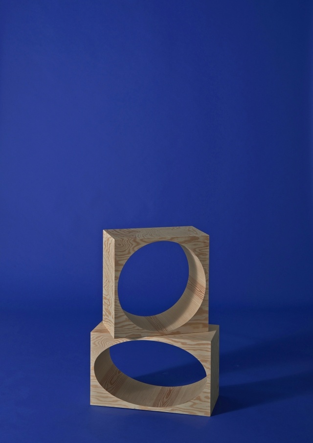 Vyfrézovaný prvok objemového modulu inšpirovaný architektonickými objektmi