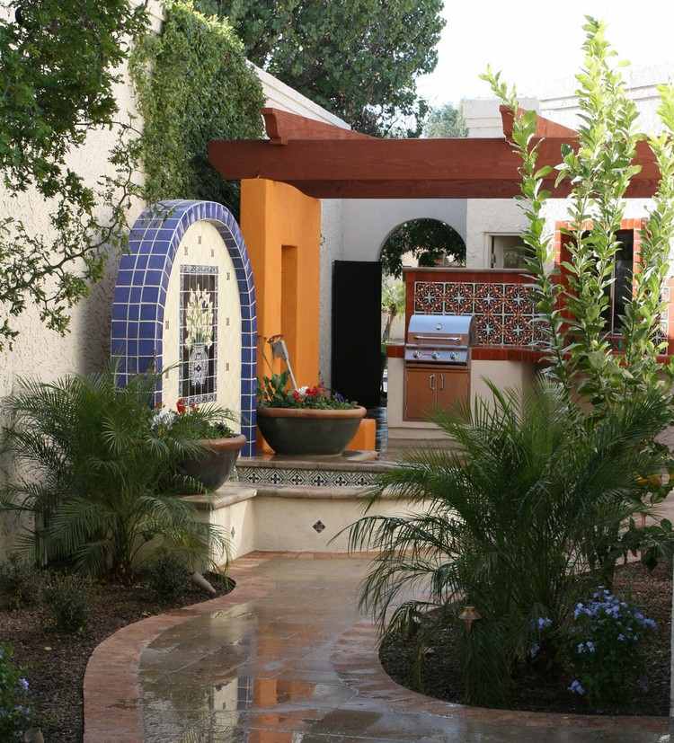 Stredomorský dizajn terasy - kombinujte oranžovú, červenú a tmavomodrú stredozemný-dizajn-steny-záhradný-terasa-hnedo-oranžovo-tmavomodrý