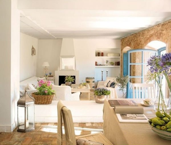 grécky biely nábytok v stredomorskom štýle