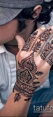 Fénykép Mehendi férfiakról a kezében - 18052017 - példa - 003 Mehendi férfiaknak kéznél