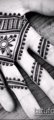 Fénykép Mehendi férfiakról a kezében - 18052017 - példa - 012 Mehendi férfiaknak kéznél