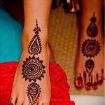 Henna-Muster auf ihrem Bein Foto-Optionen temporäre Henna-Tattoo auf 05082016 2022 tatufoto.ru