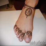 mehendi auf ihrem Bein in Form eines Armbandes - Optionen für temporäre Henna -Tattoo auf 05082016 1044 tatufoto.ru