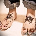 mehendi auf ihren Zehen - Optionen für temporäre Henna -Tattoo auf 05082016 3049 tatufoto.ru