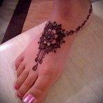 mehendi Designs auf den Fuß - Optionen für temporäre Henna -Tattoo auf 05082016 2056 tatufoto.ru