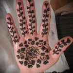шарки мехенди на ръката - временна татуировка с къна снимка 2139 tatufoto.ru