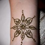 mehendi sur ses bras légers изображения - снимка du tatouage au henné temporaire 1161 tatufoto.ru