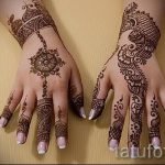 mehendi sur son bras comme un гривна - une photo de tatouage au henné temporaire 2166 tatufoto.ru