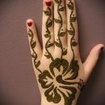 mehendi sur son bras un peu - Снимка henné temporaire tatouage 1169 tatufoto.ru