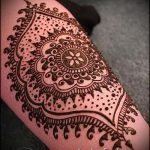 mehendi tatouage sur son bras photo - Снимка de tatouage au henné temporaire 1183 tatufoto.ru