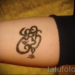 mehendi Tätowierung auf seinem Arm - eine temporäre Henna -Tattoo Foto 2185 tatufoto.ru