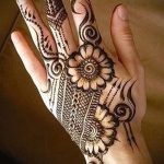 schöne mehendi auf ihrem Arm - eine temporäre Henna -Tattoo Foto 1199 tatufoto.ru