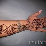 красива мехенди на ръка - снимка на временна татуировка с къна 4210 tatufoto.ru