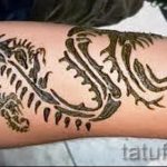 мехенди дракон на ръка - снимка на временна татуировка с къна 2213 tatufoto.ru