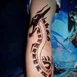 мехенди дракон на ръка - снимка на временна татуировка с къна 5216 tatufoto.ru