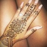 мехенди на ръка - снимка на временна татуировка с къна 3228 tatufoto.ru