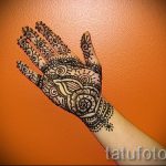 мехенди от дясната ръка - снимка на временна татуировка с къна 4247 tatufoto.ru