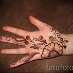 мехенди от дясната ръка - снимка на временна татуировка с къна 5248 tatufoto.ru