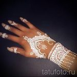 мехенди на ръка с бяла къна - снимка на временна татуировка с къна 1249 tatufoto.ru