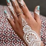 мехенди на ръка с бяла къна - снимка на временна татуировка с къна 2250 tatufoto.ru