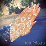 мехенди на ръка с бяла къна - снимка на временна татуировка с къна 3251 tatufoto.ru