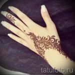 гривна мехенди на ръка - снимка на временна татуировка с къна 15268 tatufoto.ru