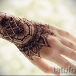 мехенди на ръката под формата на гривна - снимка на временна татуировка с къна 1269 tatufoto.ru