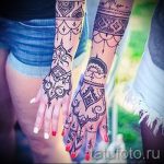 мехенди на ръката под формата на гривна - снимка на временна татуировка с къна 4272 tatufoto.ru