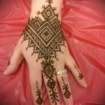 геометрия на мехенди на ръка - снимка на временна татуировка с къна 3279 tatufoto.ru
