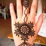 мехенди на ръката за деца - снимка на временна татуировка с къна 20295 tatufoto.ru