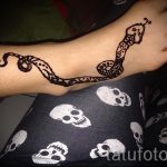 мехенди на ръката на змия - снимка на временна татуировка с къна 1317 tatufoto.ru