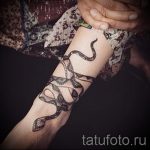 мехенди на ръката на змия - снимка на временна татуировка с къна 2318 tatufoto.ru
