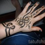 мехенди на ръката на змия - снимка на временна татуировка с къна 7323 tatufoto.ru