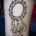 мехенди на ръка ловец на мечти - снимка на временна татуировка с къна 8354 tatufoto.ru