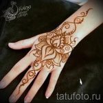 мехенди на ръка лотос - снимка на временна татуировка с къна 1363 tatufoto.ru