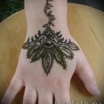 мехенди на ръка лотос - снимка на временна татуировка с къна 4366 tatufoto.ru