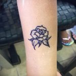 малък мехенди на ръка - снимка на временна татуировка с къна 3369 tatufoto.ru