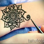 малък мехенди на ръка - снимка на временна татуировка с къна 6372 tatufoto.ru