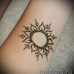 малък мехенди на ръка - снимка на временна татуировка с къна 9375 tatufoto.ru