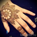 мехенди на ръка мандала - снимка на временна татуировка с къна 2378 tatufoto.ru