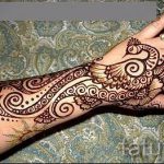 мехенди на ръка паун - снимка на временна татуировка с къна 1392 tatufoto.ru