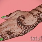 мехенди на ръка паун - снимка на временна татуировка с къна 6396 tatufoto.ru