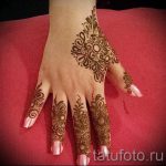 mehendi an den Fingern - eine temporäre Henna -Tattoo Foto 2019 tatufoto.ru