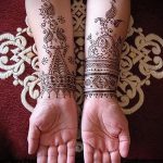 деликатен мехенди на ръката - снимка на временна татуировка с къна 1458 tatufoto.ru