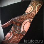 шарки мехенди на ръката - снимка на временна татуировка с къна 2485 tatufoto.ru