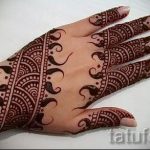 шарки мехенди на ръката - снимка на временна татуировка с къна 5488 tatufoto.ru